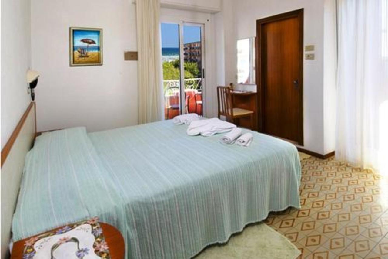 Hotel Alfredo'S Римини Экстерьер фото