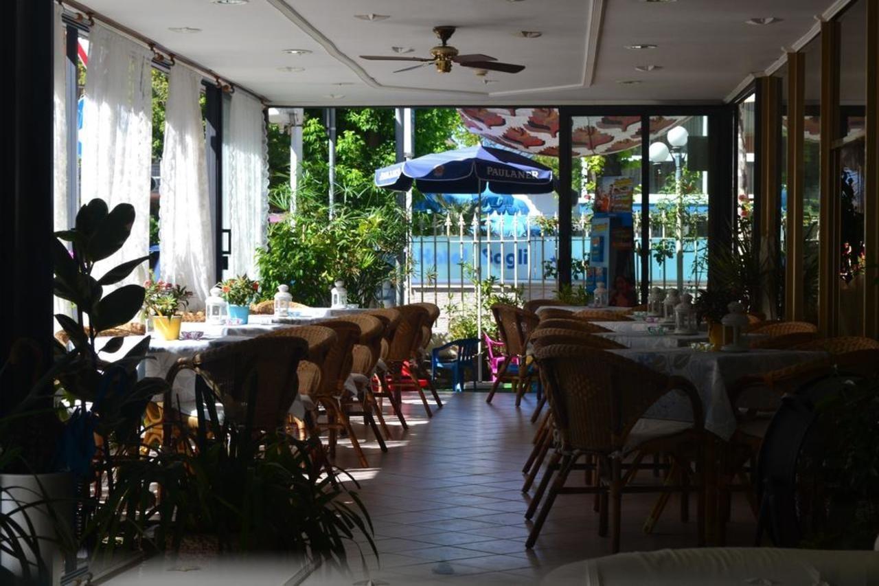 Hotel Alfredo'S Римини Экстерьер фото