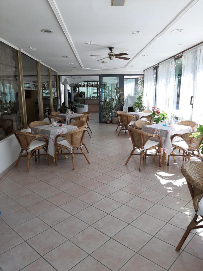 Hotel Alfredo'S Римини Экстерьер фото
